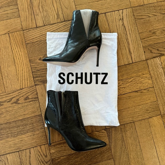 Schutz Adilene Black Cutout Leather & Vinyl Ankle Boots 6M - Picture 1 of 7